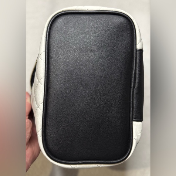 NWT Ulta Beauty Cosmetic Zip Closure Case Bag White/Black , quilted pattern - Picture 4 of 9